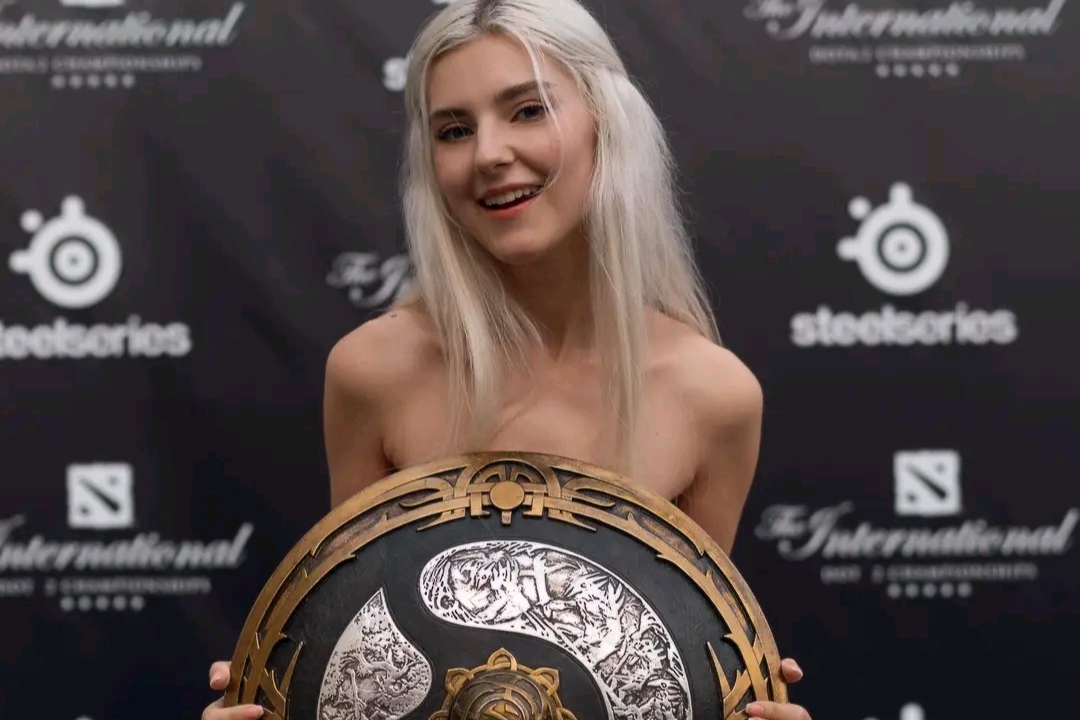 Read more about the article “Eva Elfie” becomes internet sensation after The International 11 Dota 2
